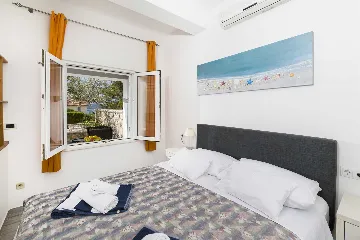 1-Bedroom Apartment for Up to 3 in Jelsa