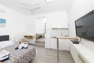 1-Bedroom Apartment for Up to 3 in Jelsa