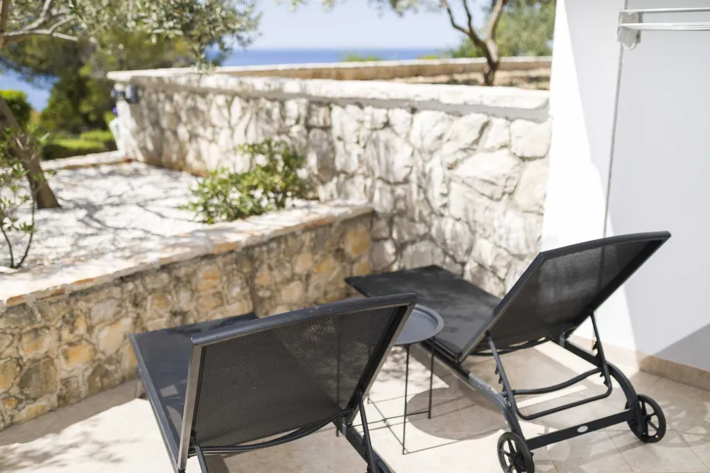 1-Bedroom Apartment for Up to 3 in Jelsa