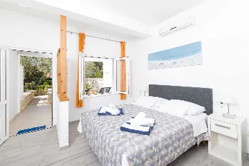 1-Bedroom Apartment for Up to 3 in Jelsa