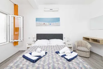 1-Bedroom Apartment for Up to 3 in Jelsa