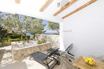 1-Bedroom Apartment for Up to 3 in Jelsa