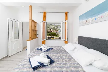 1-Bedroom Apartment for Up to 3 in Jelsa