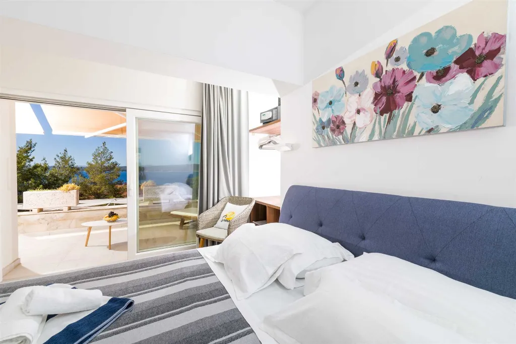 Two-Bedroom Apartment in Jelsa for 4 Guests