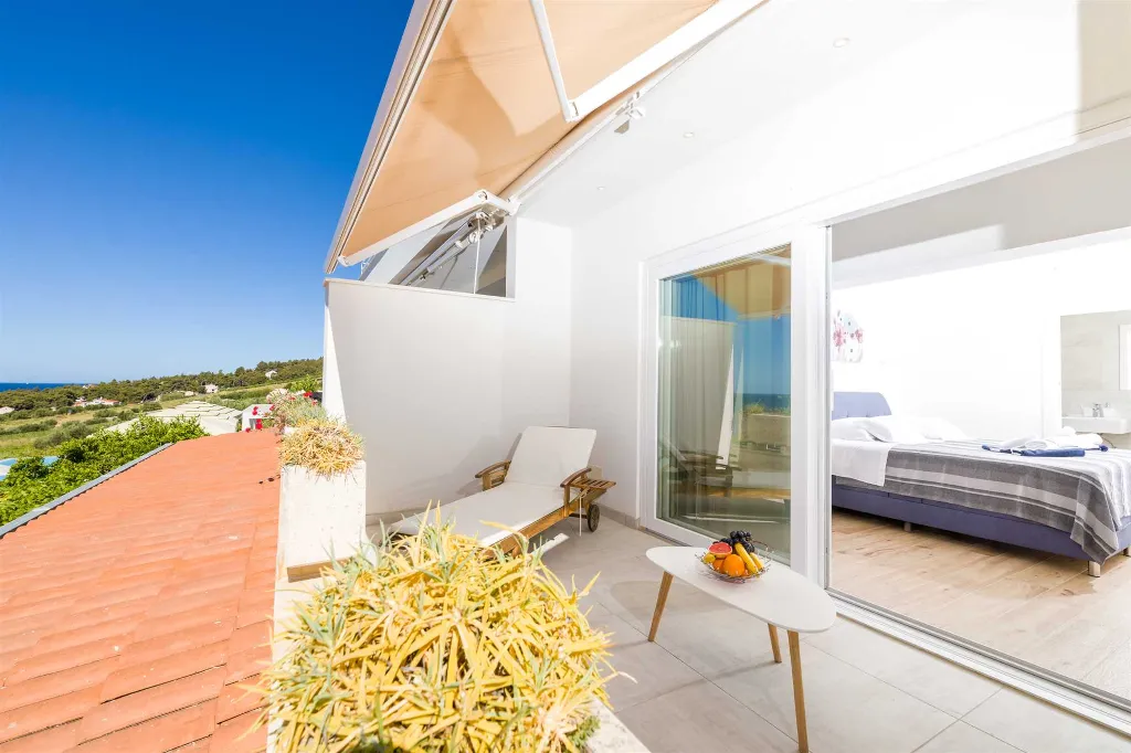 Two-Bedroom Apartment in Jelsa for 4 Guests