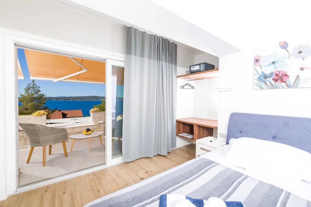 Two-Bedroom Apartment in Jelsa for 4 Guests
