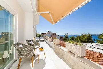 Two-Bedroom Apartment in Jelsa for 4 Guests