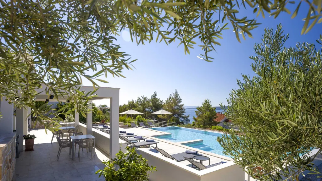 Two-Bedroom Apartment in Jelsa for 4 Guests