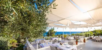 Two-Bedroom Apartment in Jelsa for 4 Guests