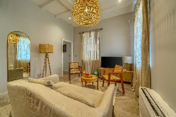 Postira Apartment for 2 with Pool & Breakfast