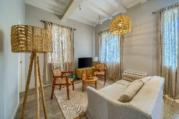 Postira Apartment for 2 with Pool & Breakfast