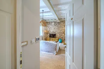 Postira Apartment for 2 with Pool & Breakfast