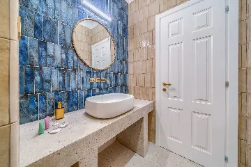 Postira Apartment for 2 with Pool & Breakfast