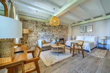 Postira Studio Apartment with Swimming Pool for 2