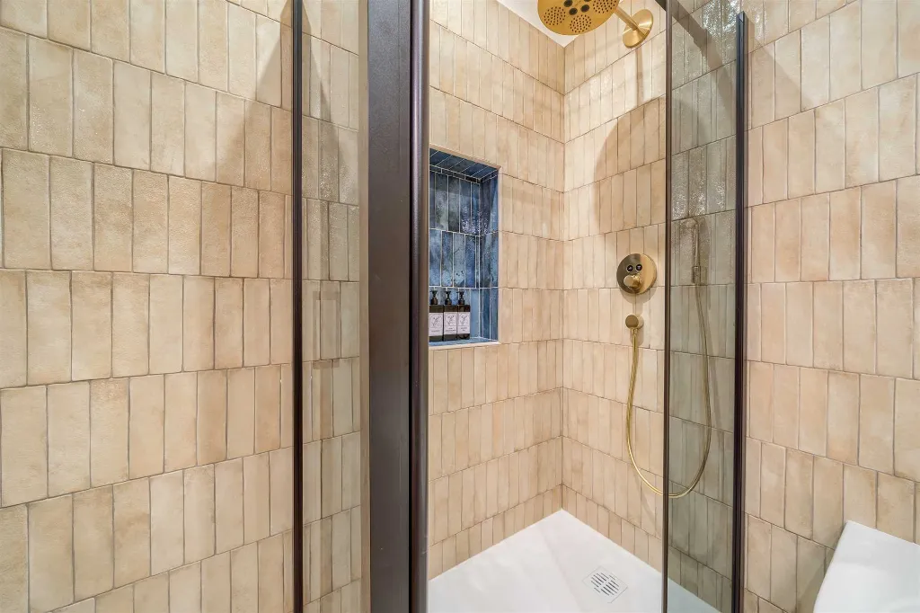 Postira Studio Apartment with Swimming Pool for 2