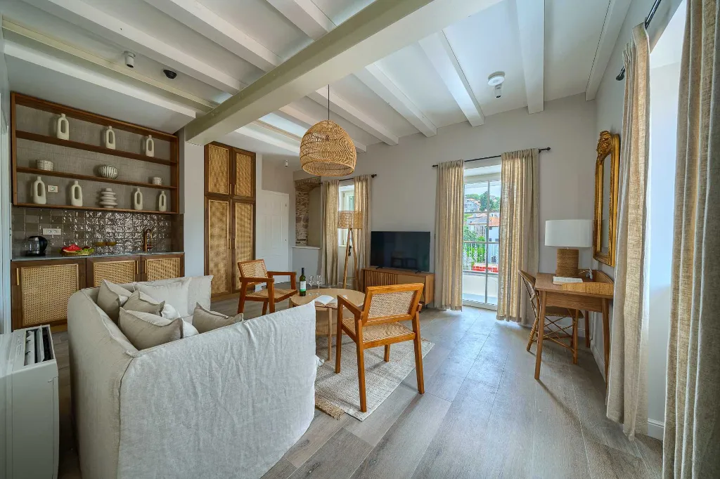 Studio Apartment in Postira for 2 with Pool