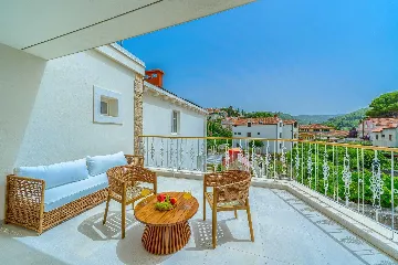 Studio Apartment in Postira for 2 with Pool