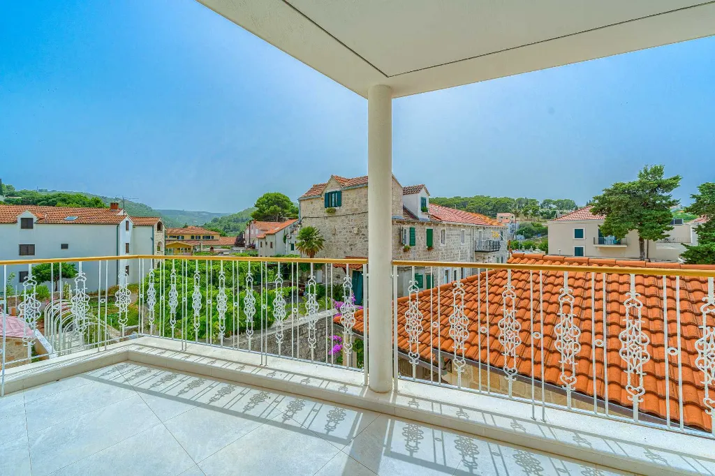 Studio Apartment in Postira for 2 with Pool