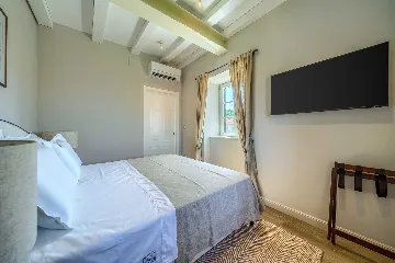 Studio Apartment in Postira for 2 with Pool