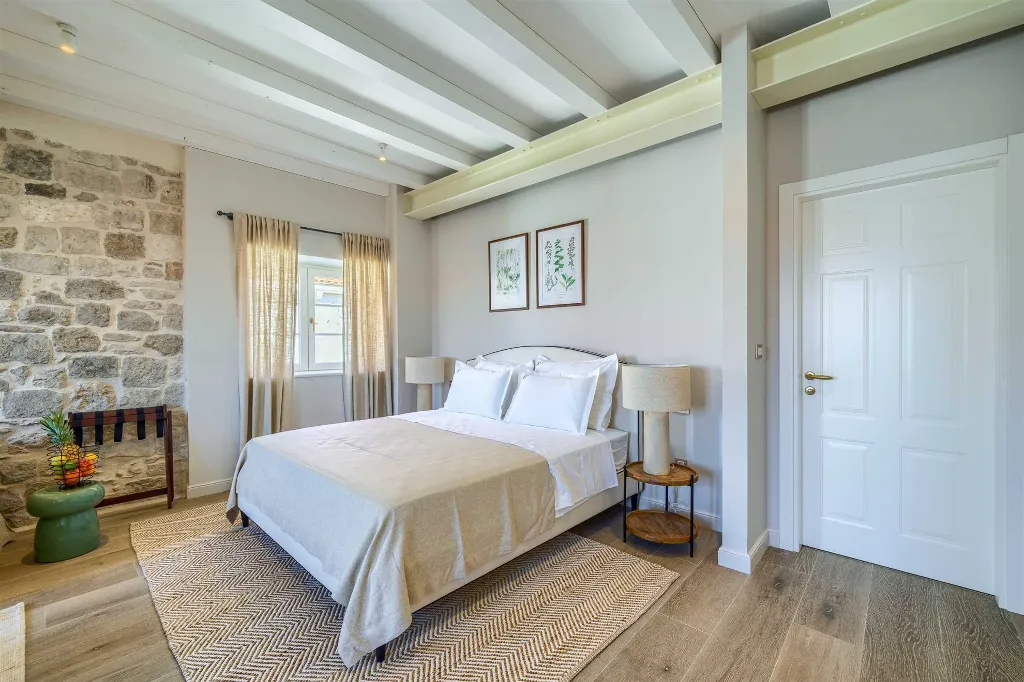 Postira Apartment for 2 with King Bed