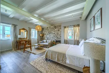 Postira Apartment for 2 with King Bed