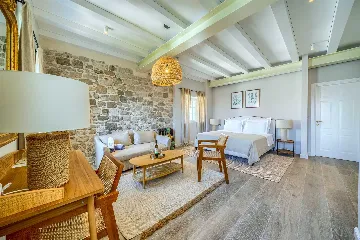 Postira Apartment for 2 with King Bed