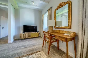 Postira Apartment for 2 with King Bed