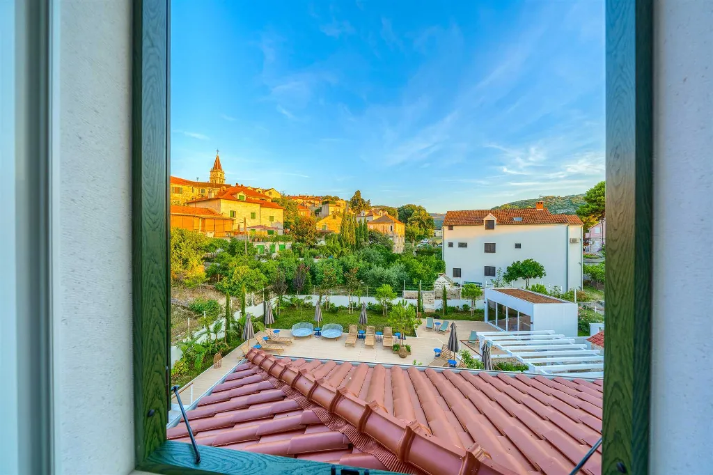 2-Bedroom Apartment in Postira for 4 Guests
