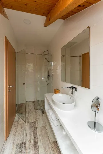 Kapela 1-Bedroom Apartment for Up to 5 Guests