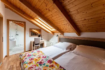 Kapela 1-Bedroom Apartment for Up to 5 Guests