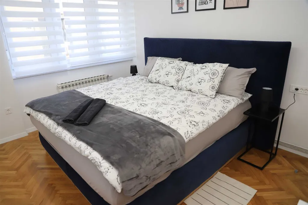 Karlovac 2-Bedroom Apartment for 4 Guests