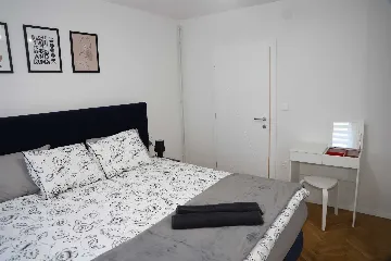 Karlovac 2-Bedroom Apartment for 4 Guests