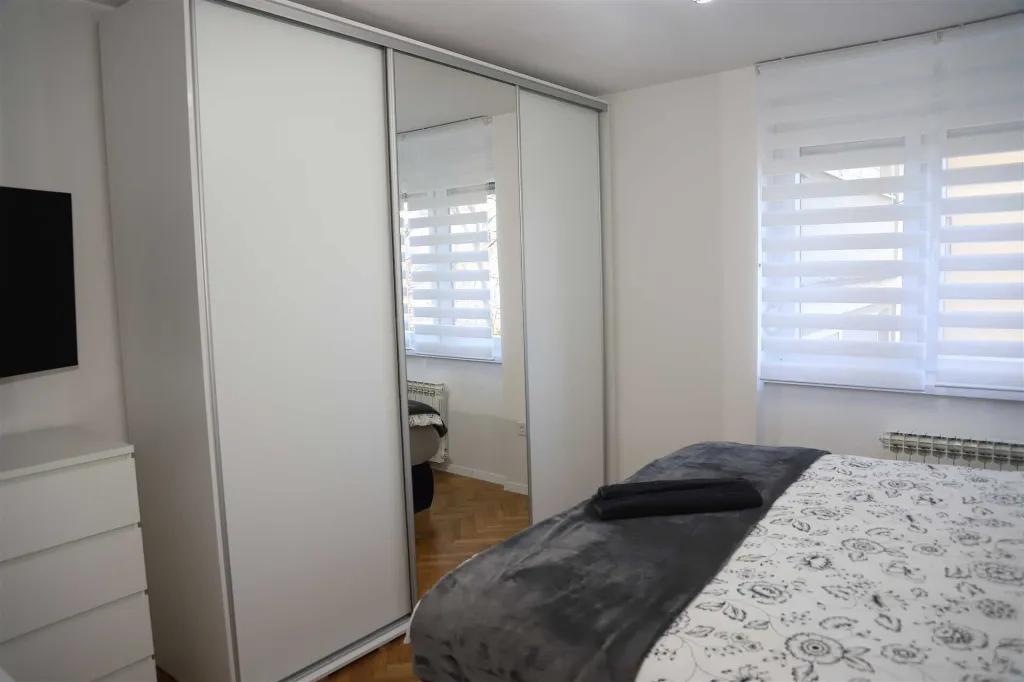 Karlovac 2-Bedroom Apartment for 4 Guests