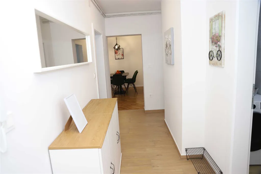 Karlovac 2-Bedroom Apartment for 4 Guests