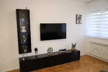 Karlovac 2-Bedroom Apartment for 4 Guests