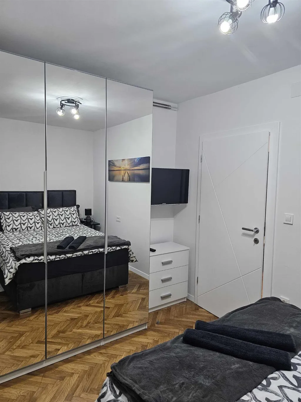 Karlovac 2-Bedroom Apartment for 4 Guests
