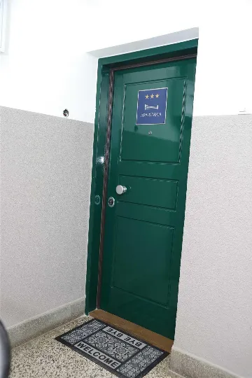 Karlovac 2-Bedroom Apartment for 4 Guests