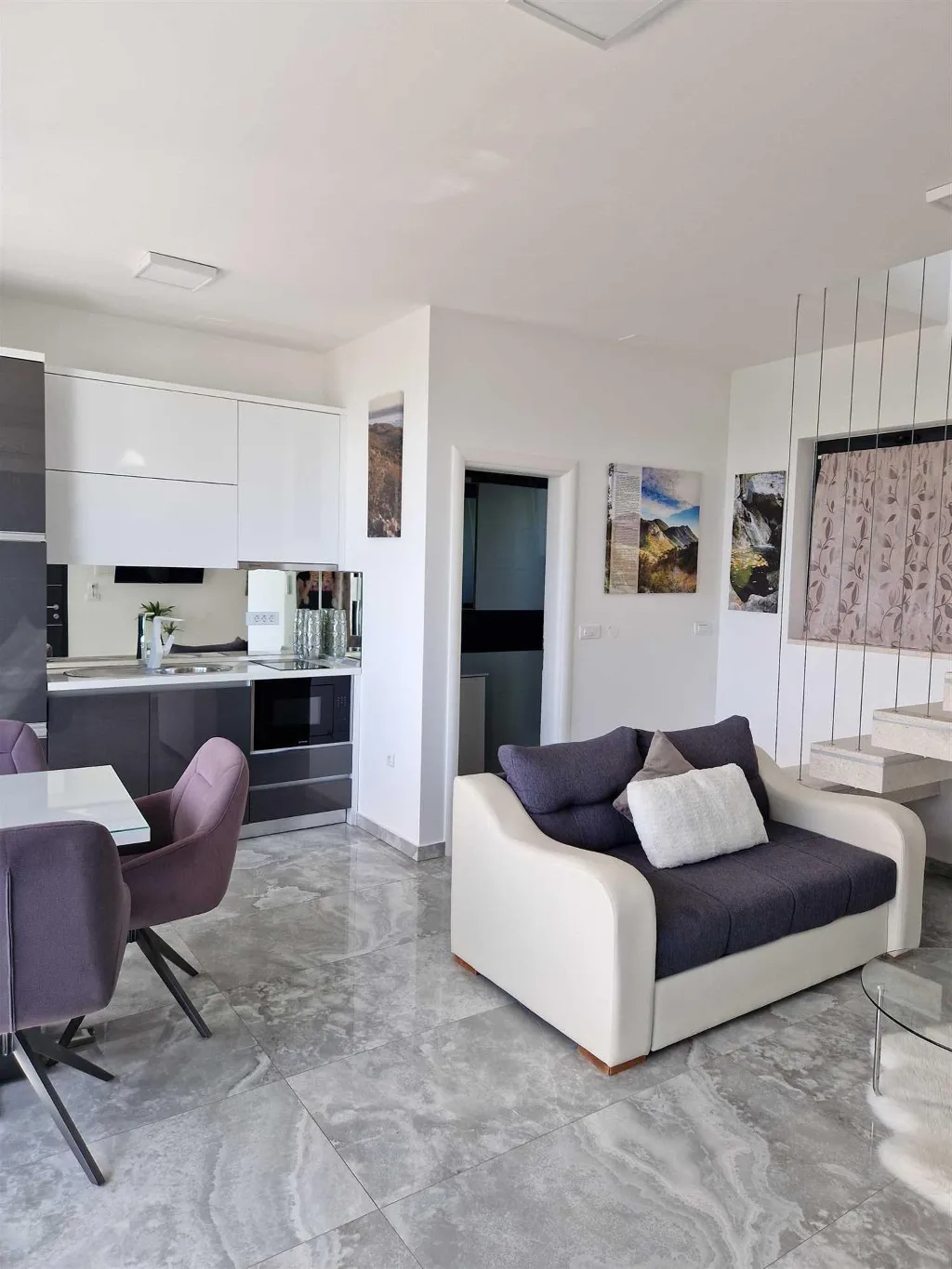 Two-Story Apartment with Sea Views in Bibinje