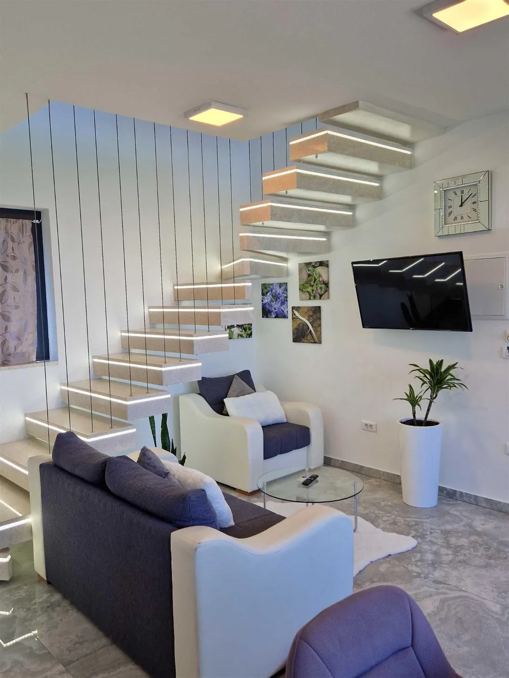 Two-Story Apartment with Sea Views in Bibinje