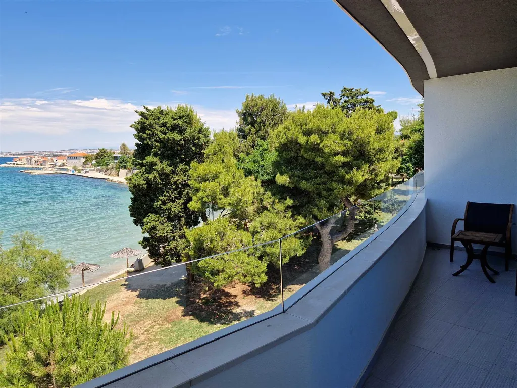 Two-Story Apartment with Sea Views in Bibinje
