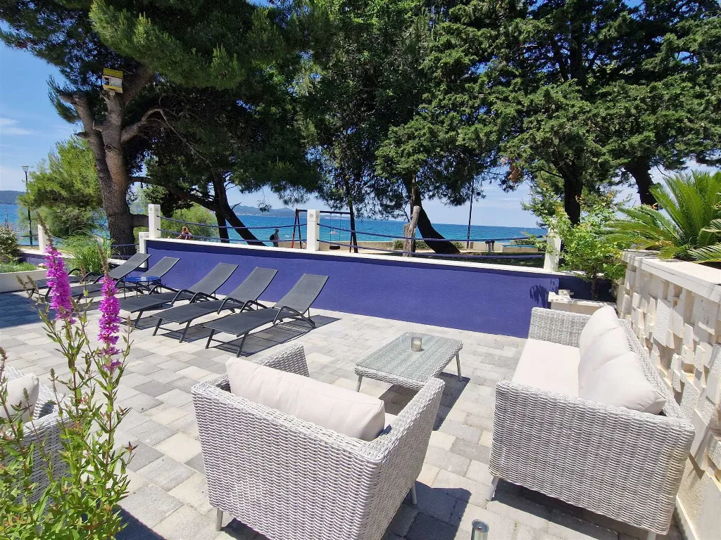 Two-Story Apartment with Sea Views in Bibinje