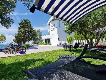 Two-Story Apartment with Sea Views in Bibinje