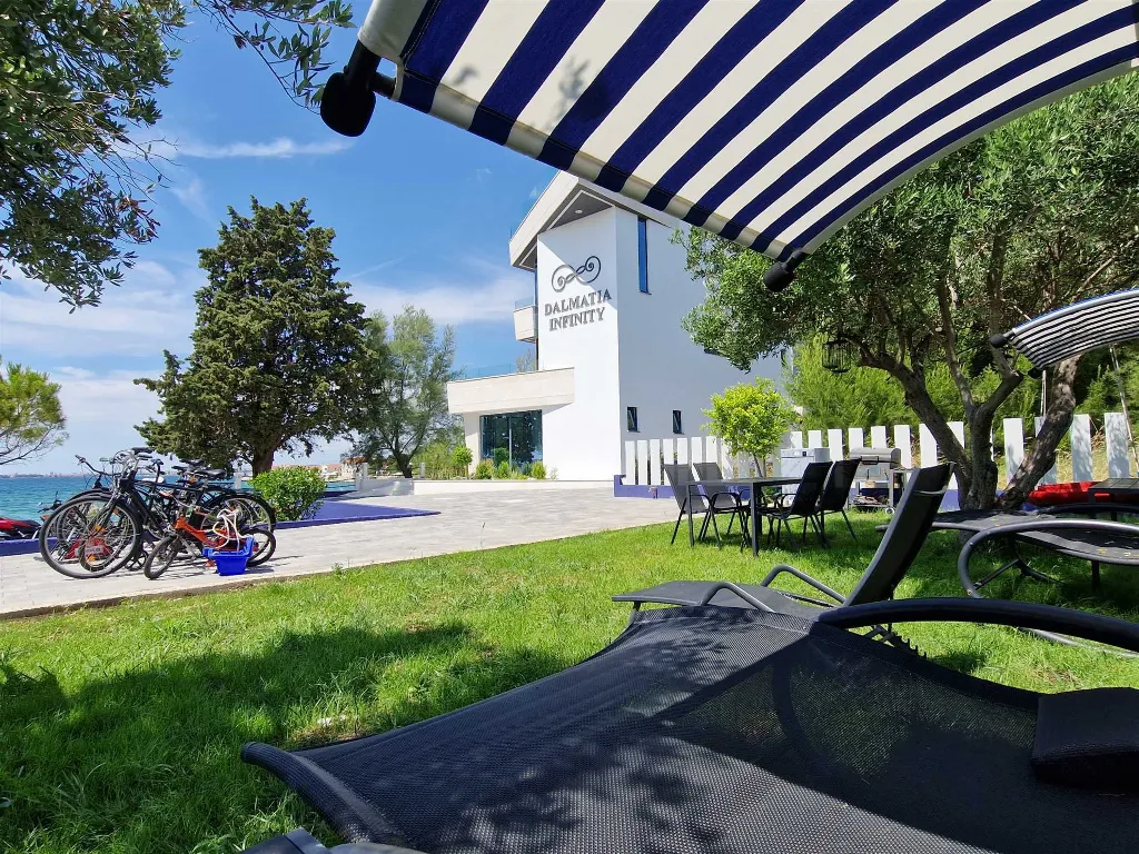 Two-Story Apartment with Sea Views in Bibinje
