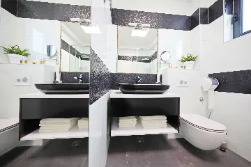 Two-Story Apartment with Sea Views in Bibinje