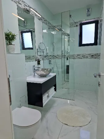 Ground-Floor Apartment in Bibinje with Shared Terrace