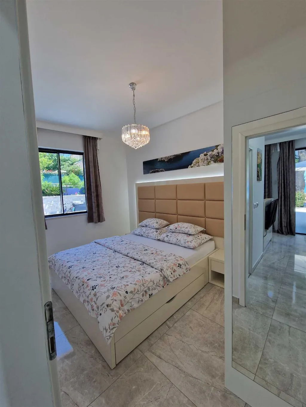 Ground-Floor Apartment in Bibinje with Shared Terrace