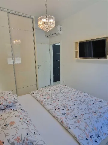 Ground-Floor Apartment in Bibinje with Shared Terrace