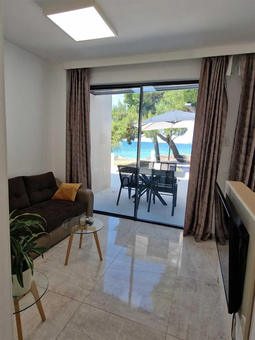 Ground-Floor Apartment in Bibinje with Shared Terrace