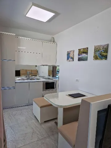 Ground-Floor Apartment in Bibinje with Shared Terrace