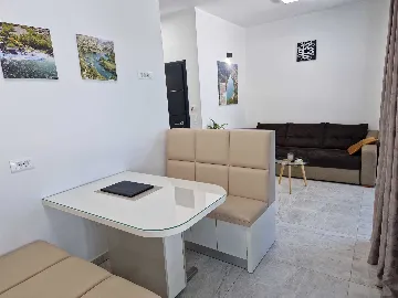 Ground-Floor Apartment in Bibinje with Shared Terrace